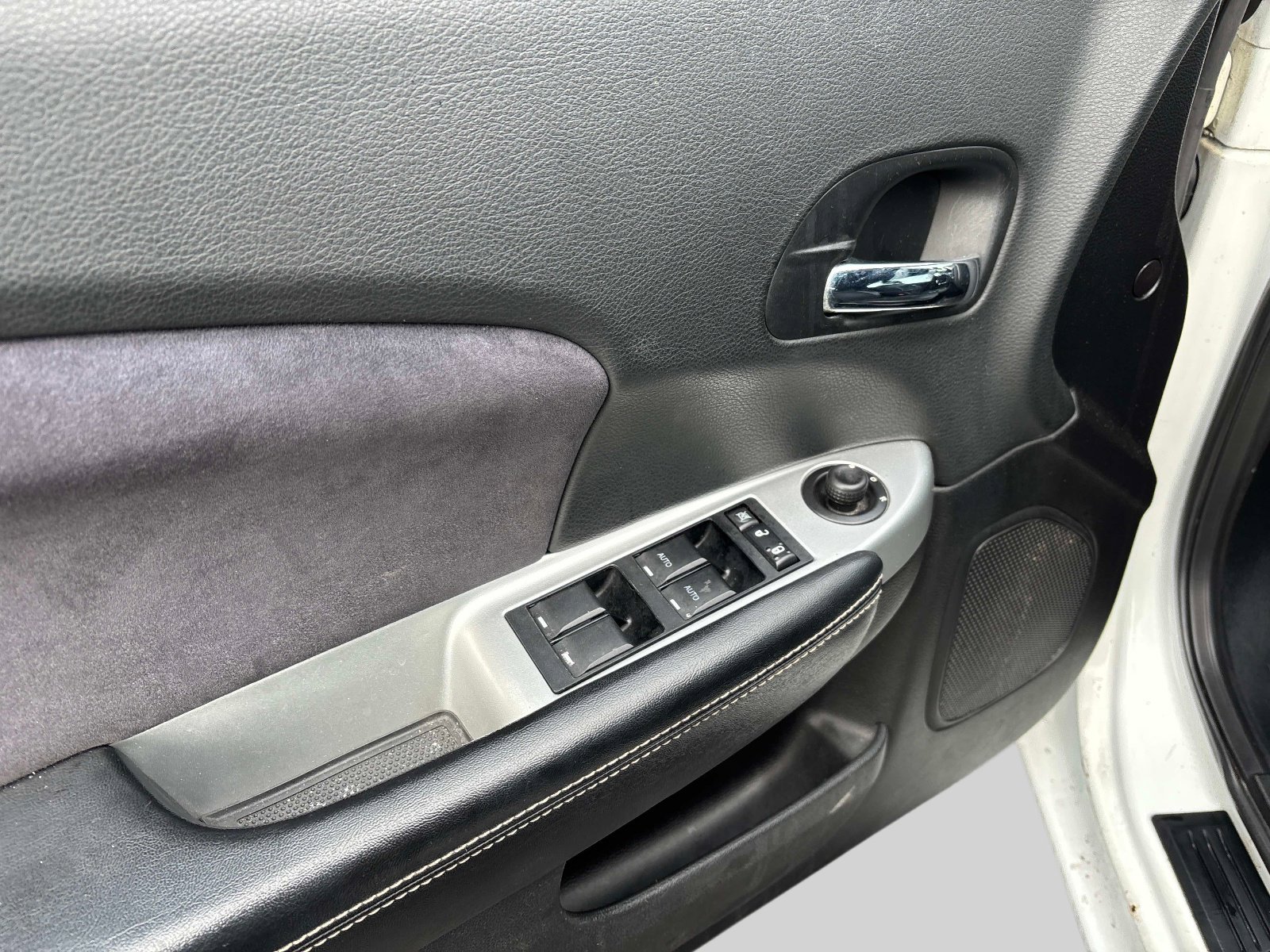 Used 2012 Chrysler 200 S image 17