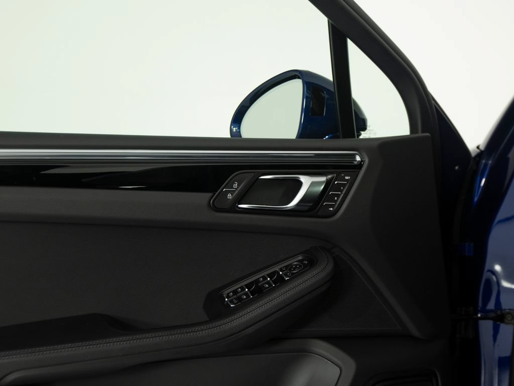 New 2026 Porsche Macan AWD/4WD image 19