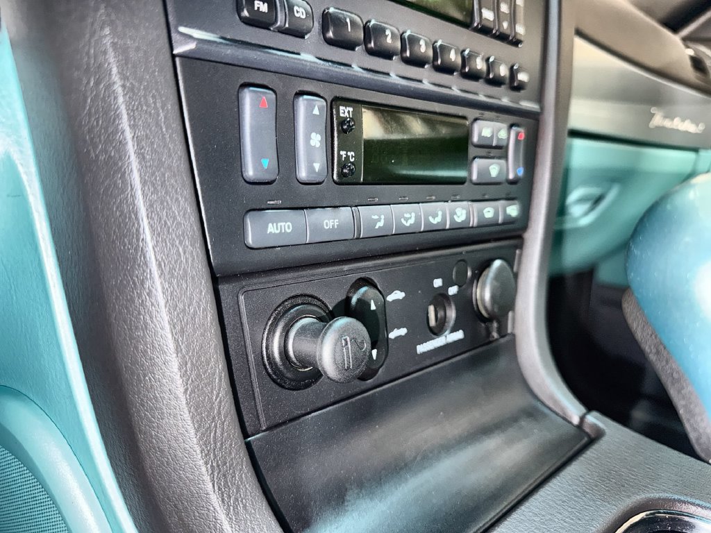 Used 2002 Ford Thunderbird RWD image 25