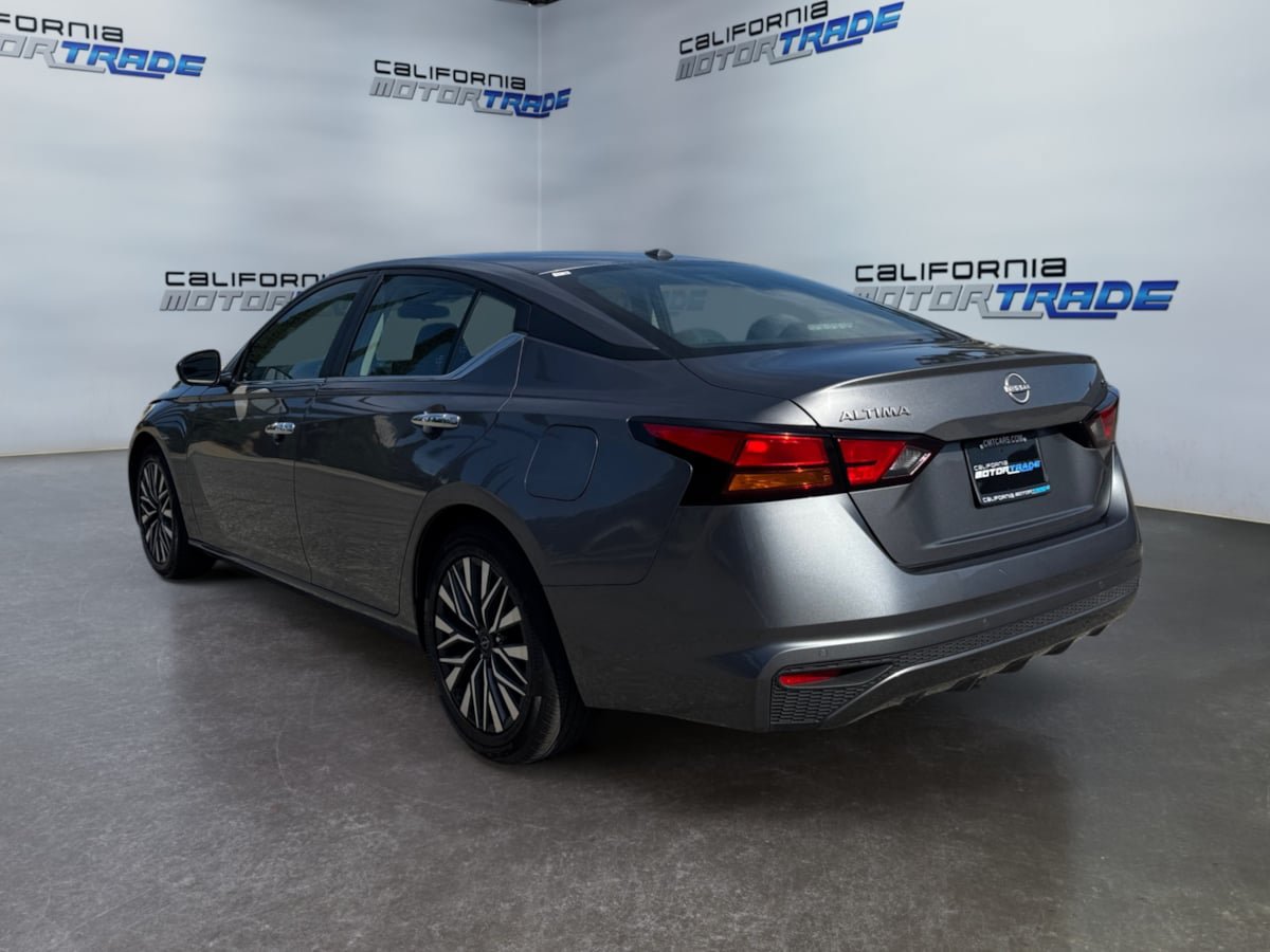 Used 2024 Nissan Altima 2.5 SV FWD image 7