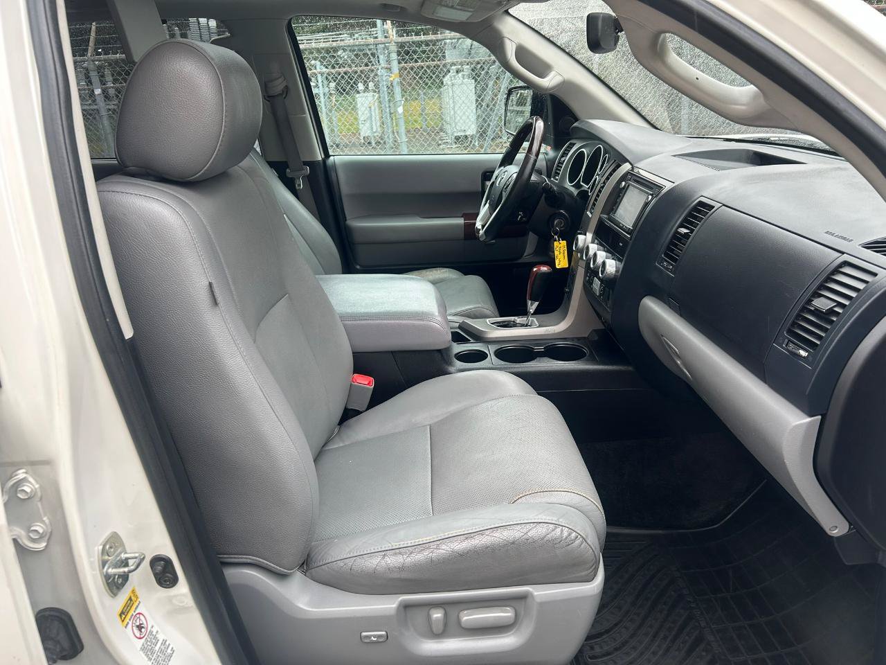 Used 2014 Toyota Sequoia Platinum AWD/4WD image 19