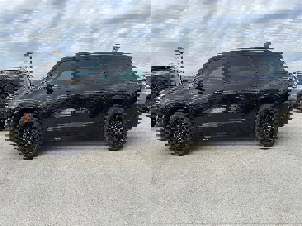 Used 2026 Chevrolet Traverse RS image 9