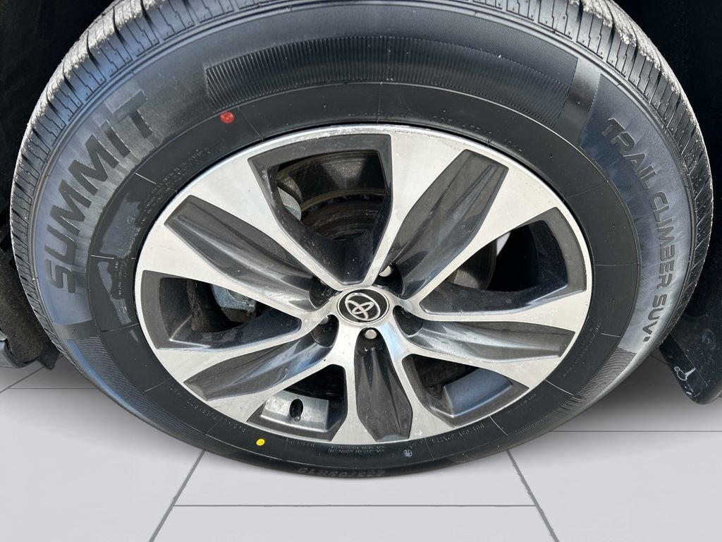 Used 2020 Toyota Highlander XLE image 9