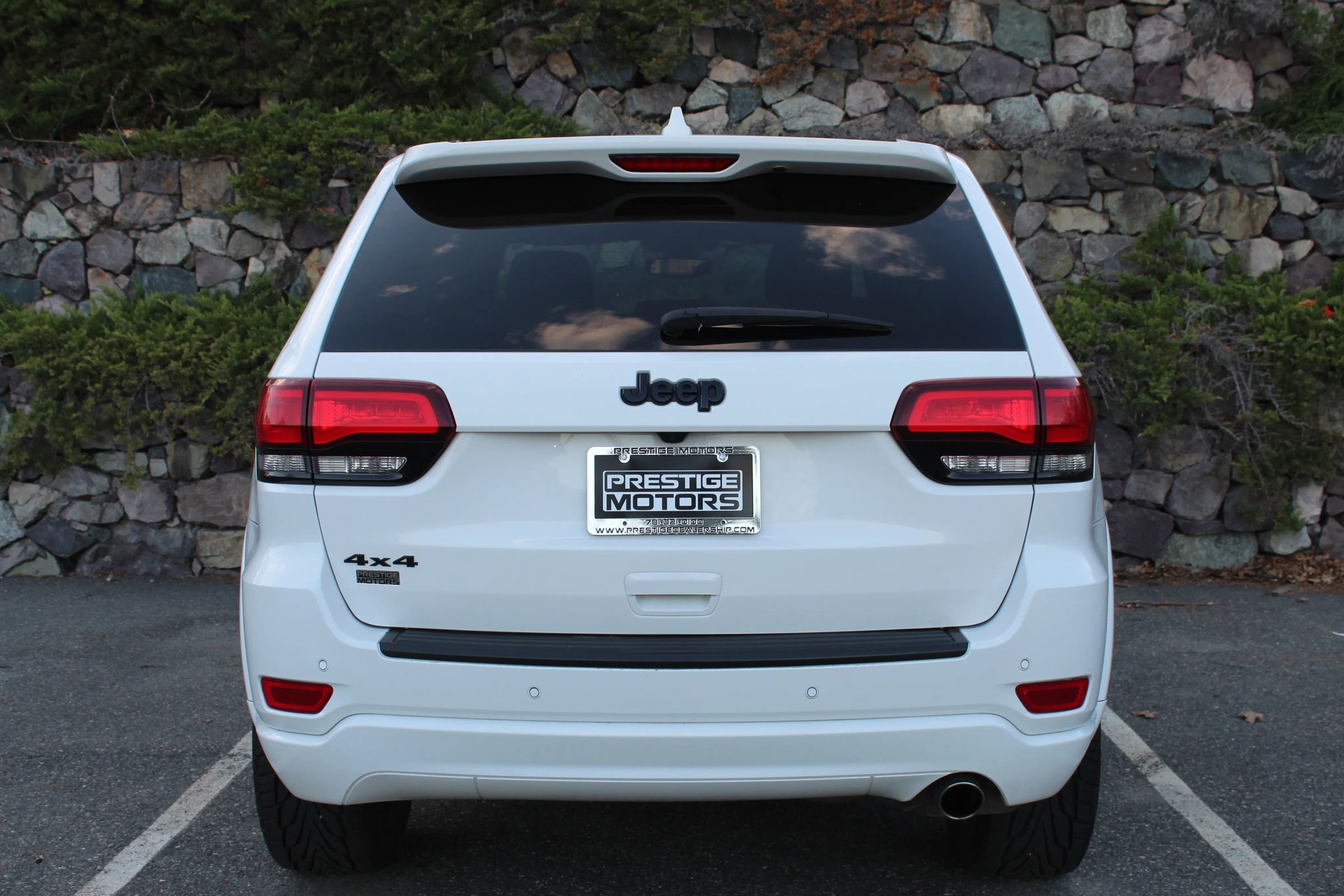 Used 2019 Jeep Grand Cherokee Altitude AWD/4WD image 8