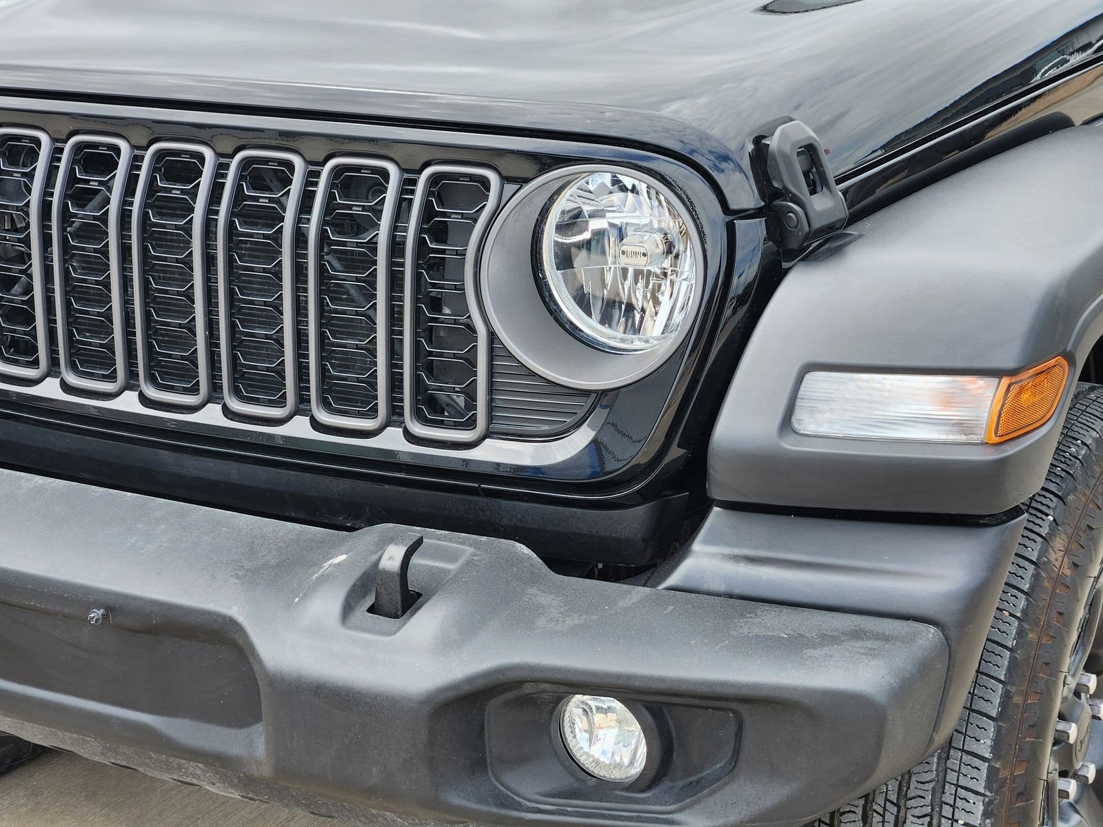 Used 2025 Jeep Wrangler Sport image 9