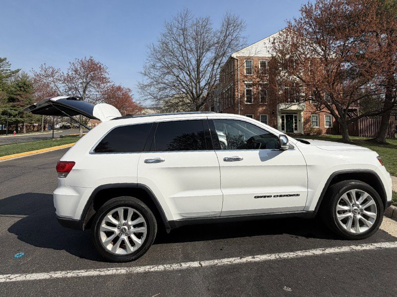 Used 2017 Jeep Grand Cherokee Limited w/ Luxury Group II AWD/4WD image 4