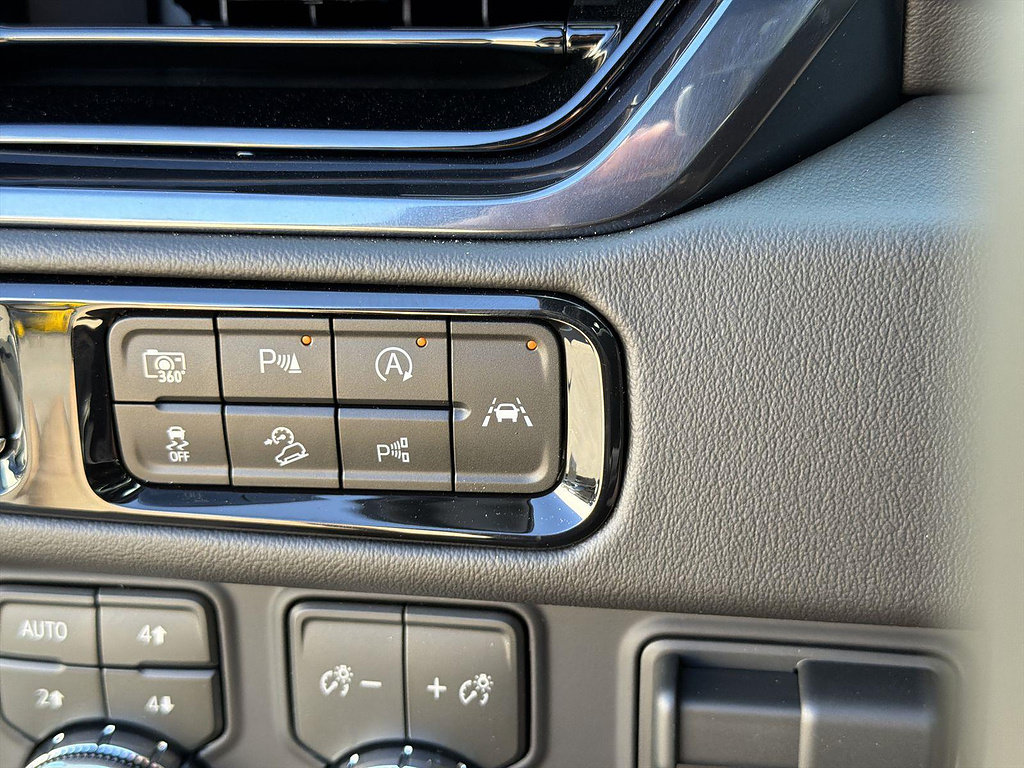 New 2026 GMC Yukon AT4 w/ AT4 Premium Plus Package AWD/4WD image 18