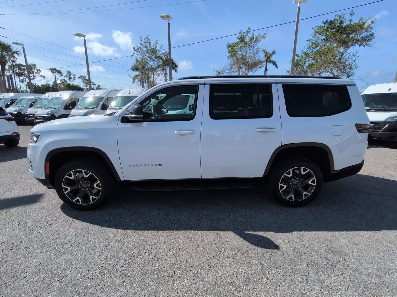 Used 2024 Jeep Wagoneer Series III AWD/4WD image 8