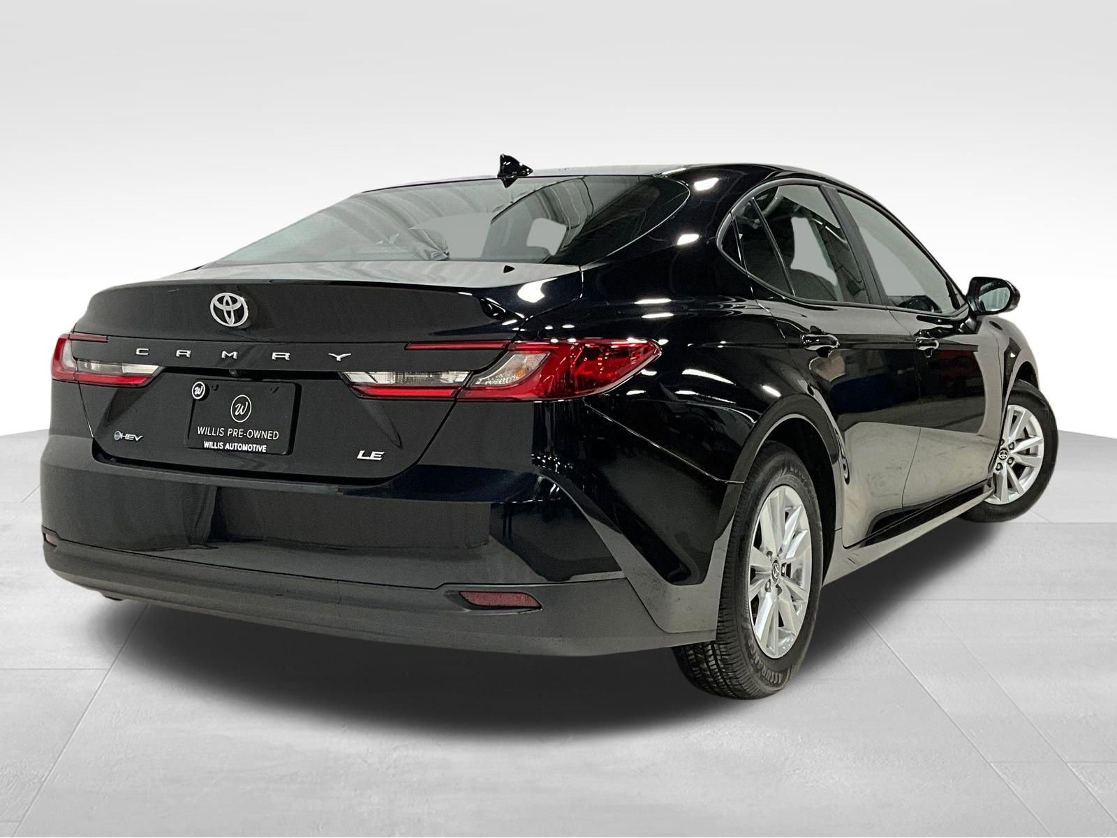 Used 2025 Toyota Camry LE image 5