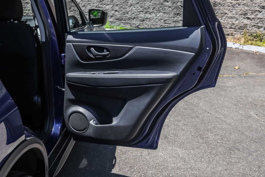 Used 2019 Nissan Rogue S AWD/4WD image 16