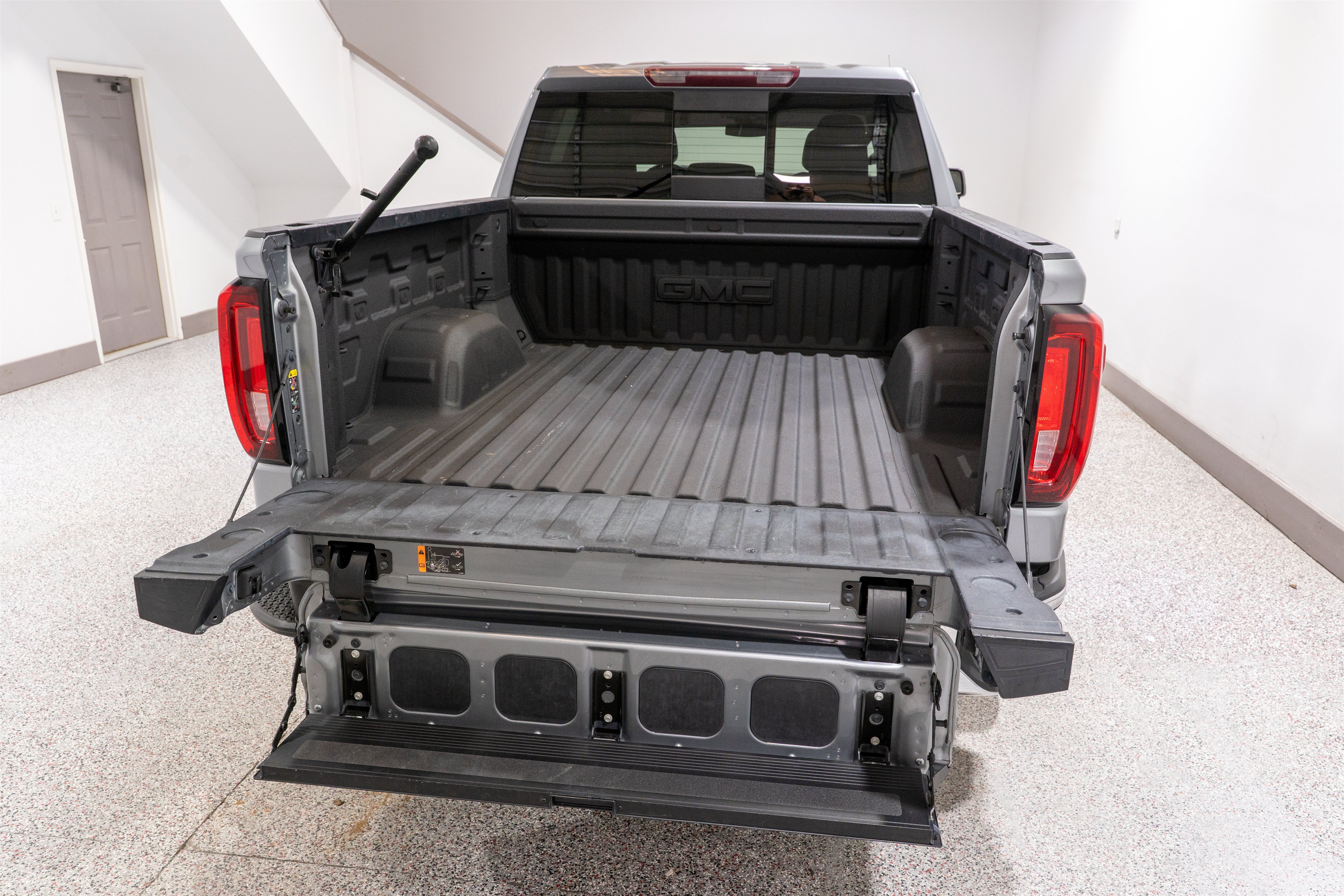 Used 2023 GMC Sierra 1500 SLT w/ SLT Premium Plus Package AWD/4WD image 11