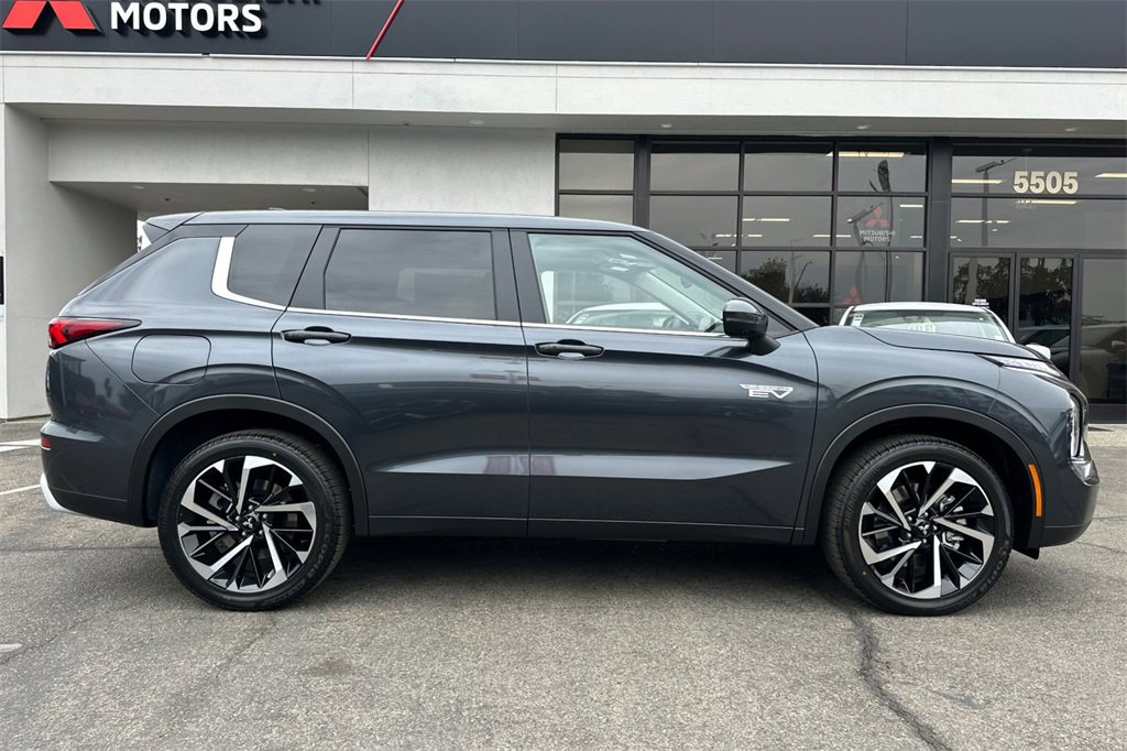 New 2025 Mitsubishi Outlander SE image 4