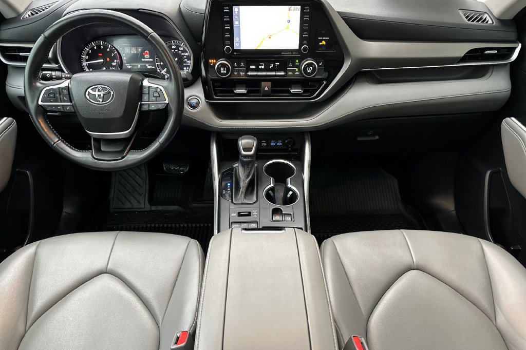Used 2022 Toyota Highlander XLE AWD/4WD image 14