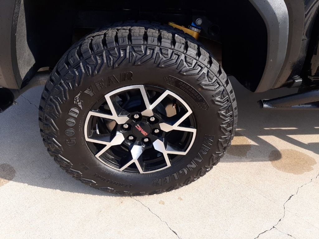 Used 2024 GMC Canyon AT4X AWD/4WD image 14