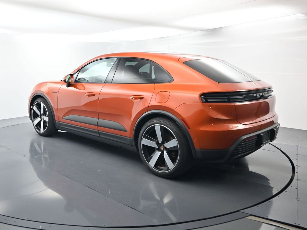Certified 2025 Porsche Macan Electric image 3