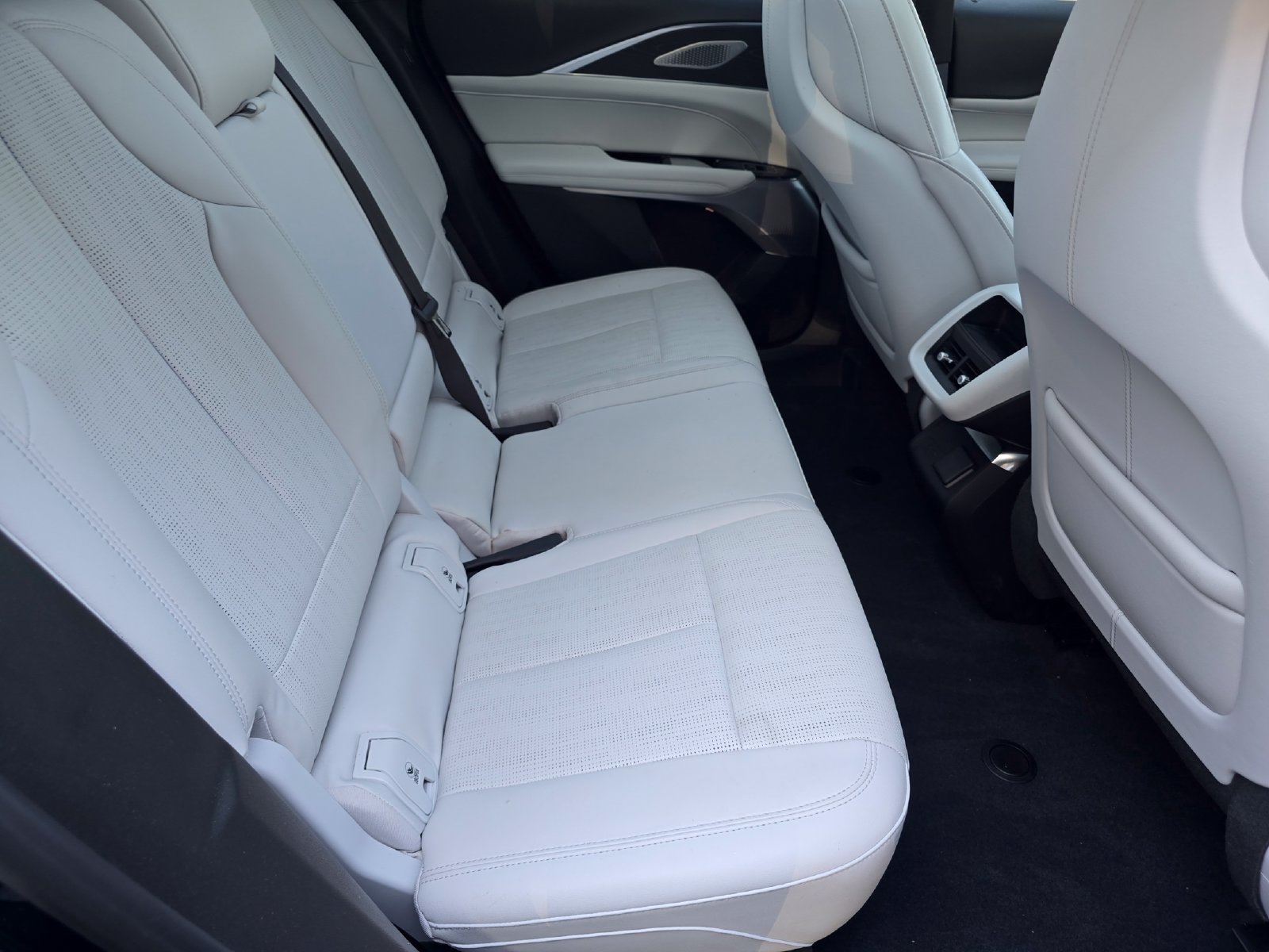 Used 2024 Cadillac Lyriq Sport AWD/4WD image 24