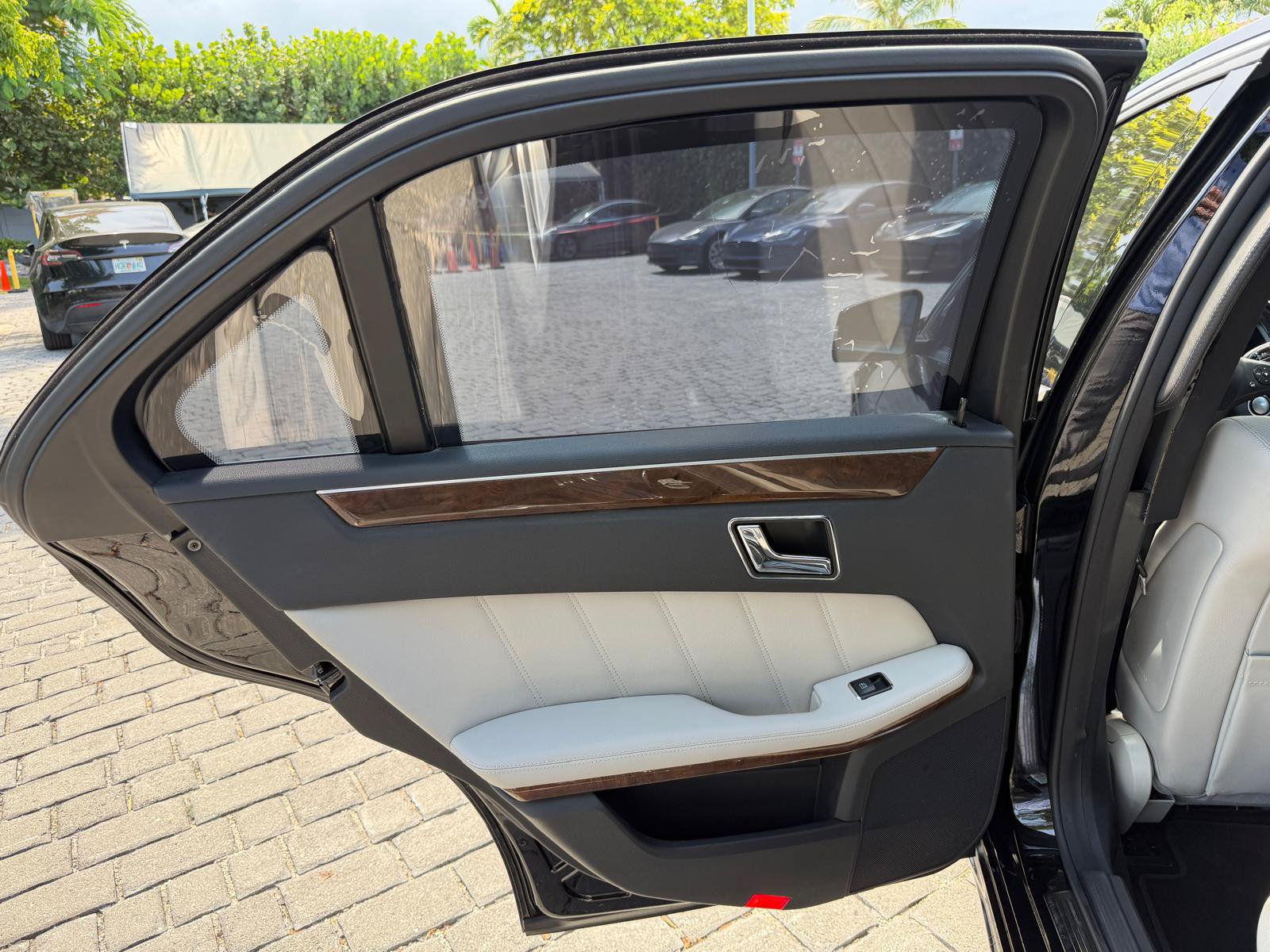 Used 2010 Mercedes-Benz E 550 Sedan image 40