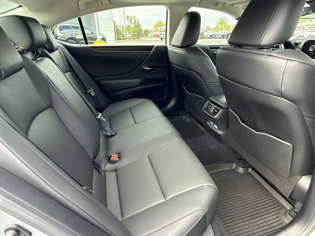 Used 2025 Lexus ES 350 w/ Premium Package image 17