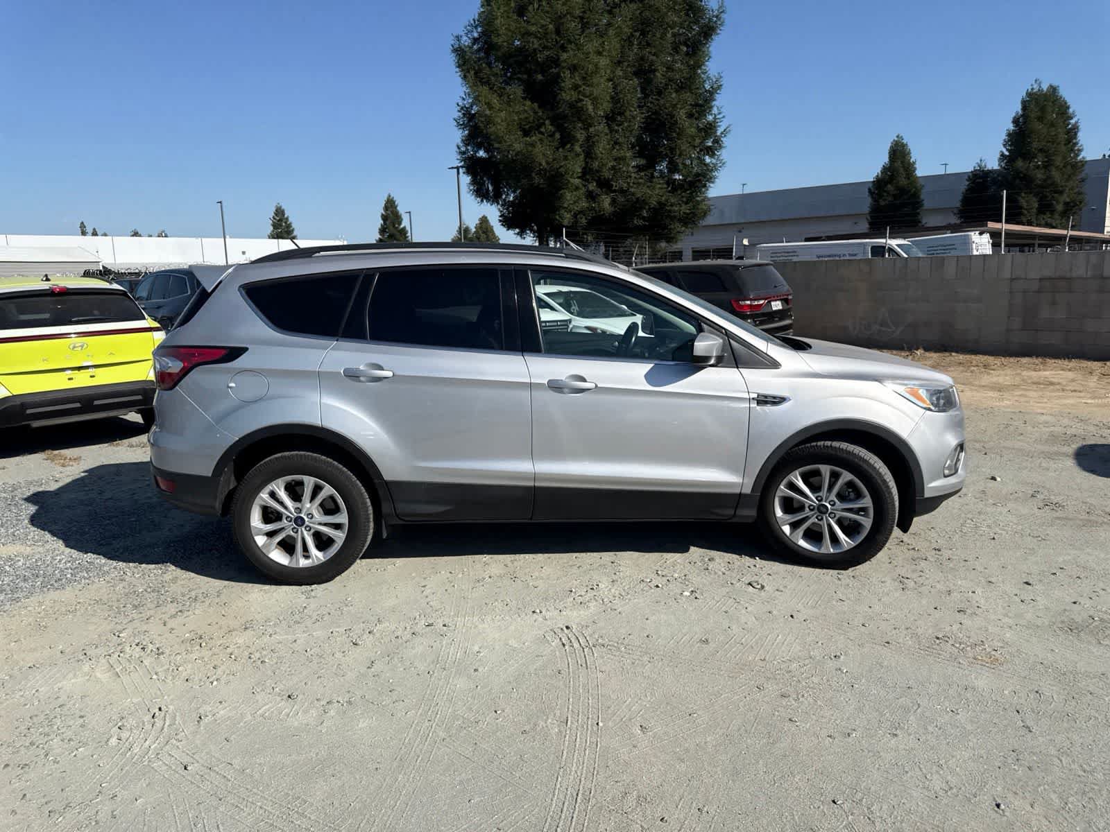 Used 2018 Ford Escape SE FWD image 4