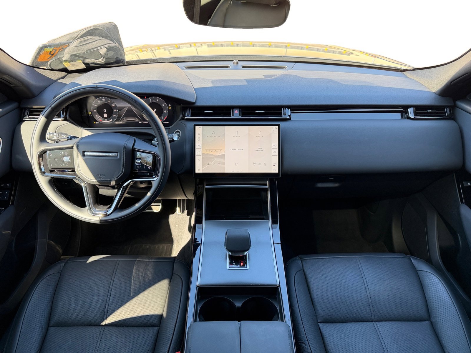 Used 2025 Land Rover Range Rover Velar Dynamic SE image 19