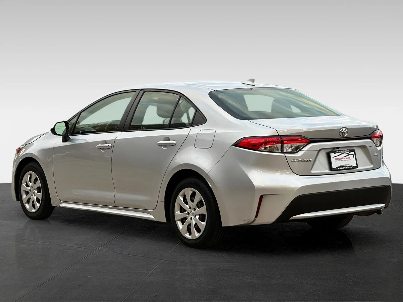 Used 2020 Toyota Corolla LE FWD image 5