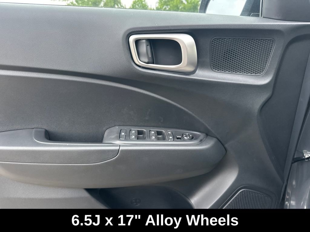 Used 2026 Hyundai Venue SEL FWD image 14