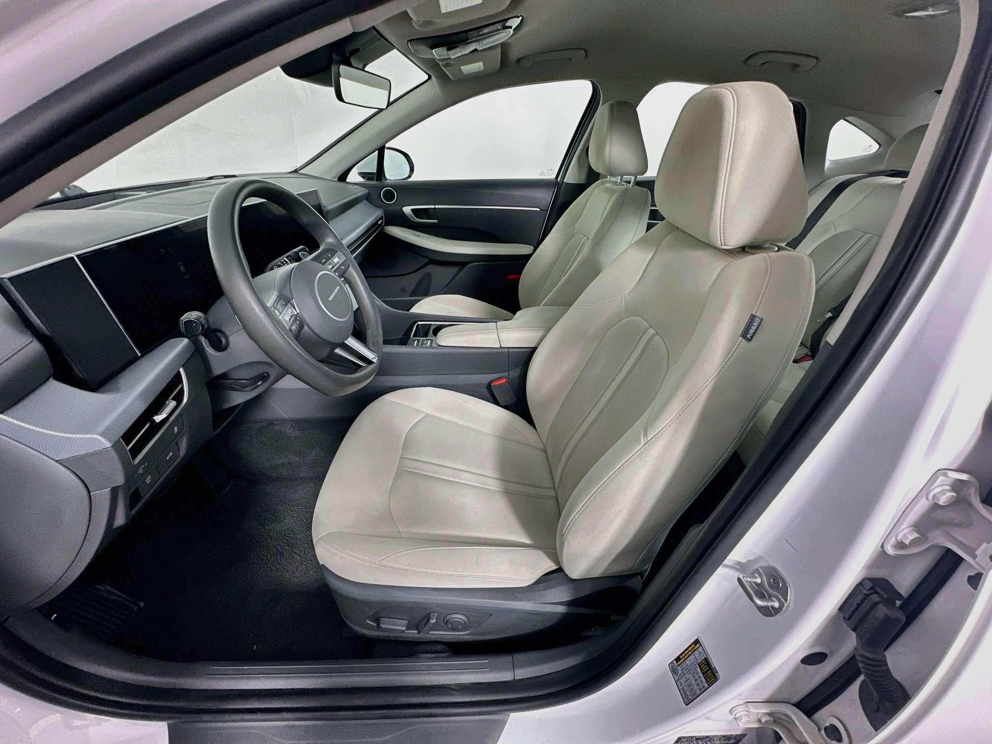 Used 2025 Hyundai Sonata SEL FWD image 13