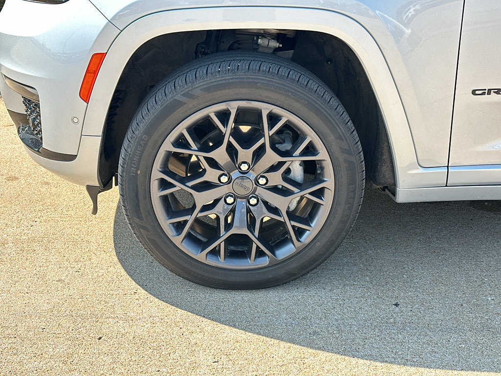 Used 2023 Jeep Grand Cherokee L Summit AWD/4WD image 34