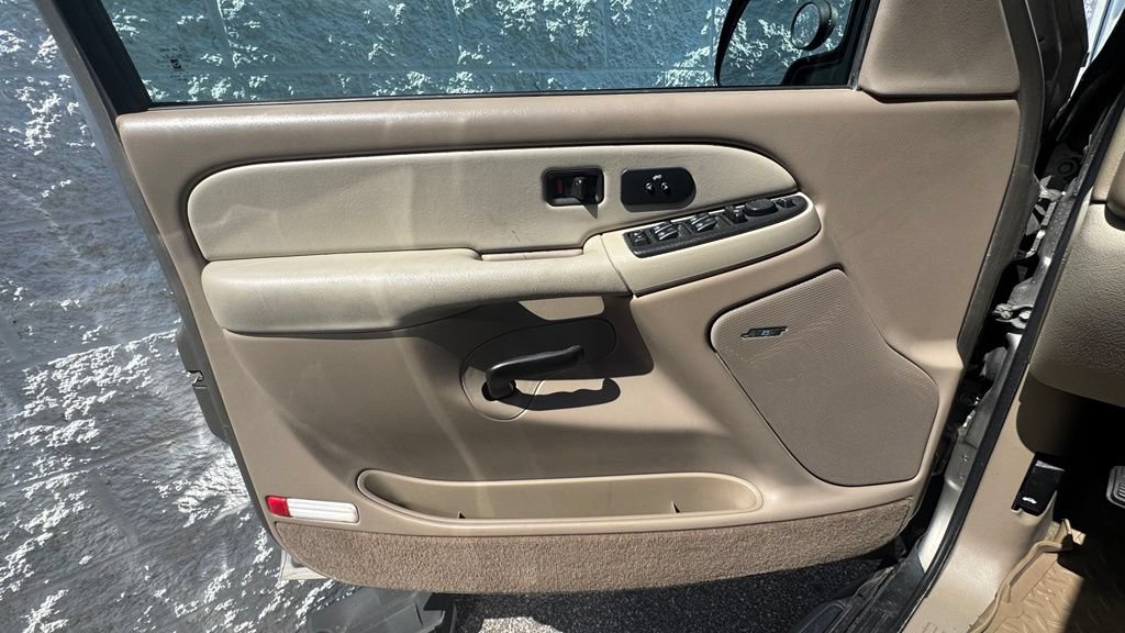 Used 2003 Chevrolet Suburban LS w/ LS Preferred Equipment Group AWD/4WD image 18