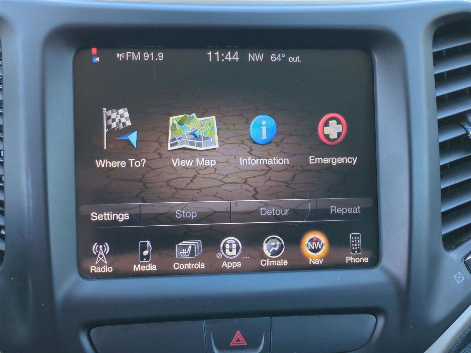 Used 2015 Jeep Cherokee Latitude w/ Cold Weather Group AWD/4WD image 10