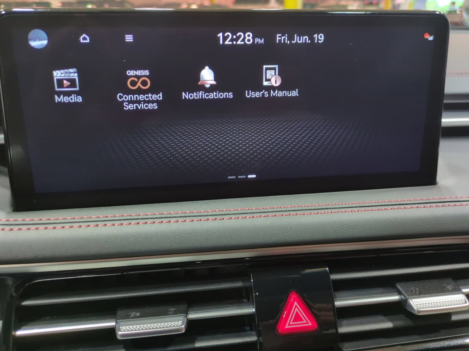 Certified 2025 Genesis G70 3.3T Advanced AWD/4WD image 25