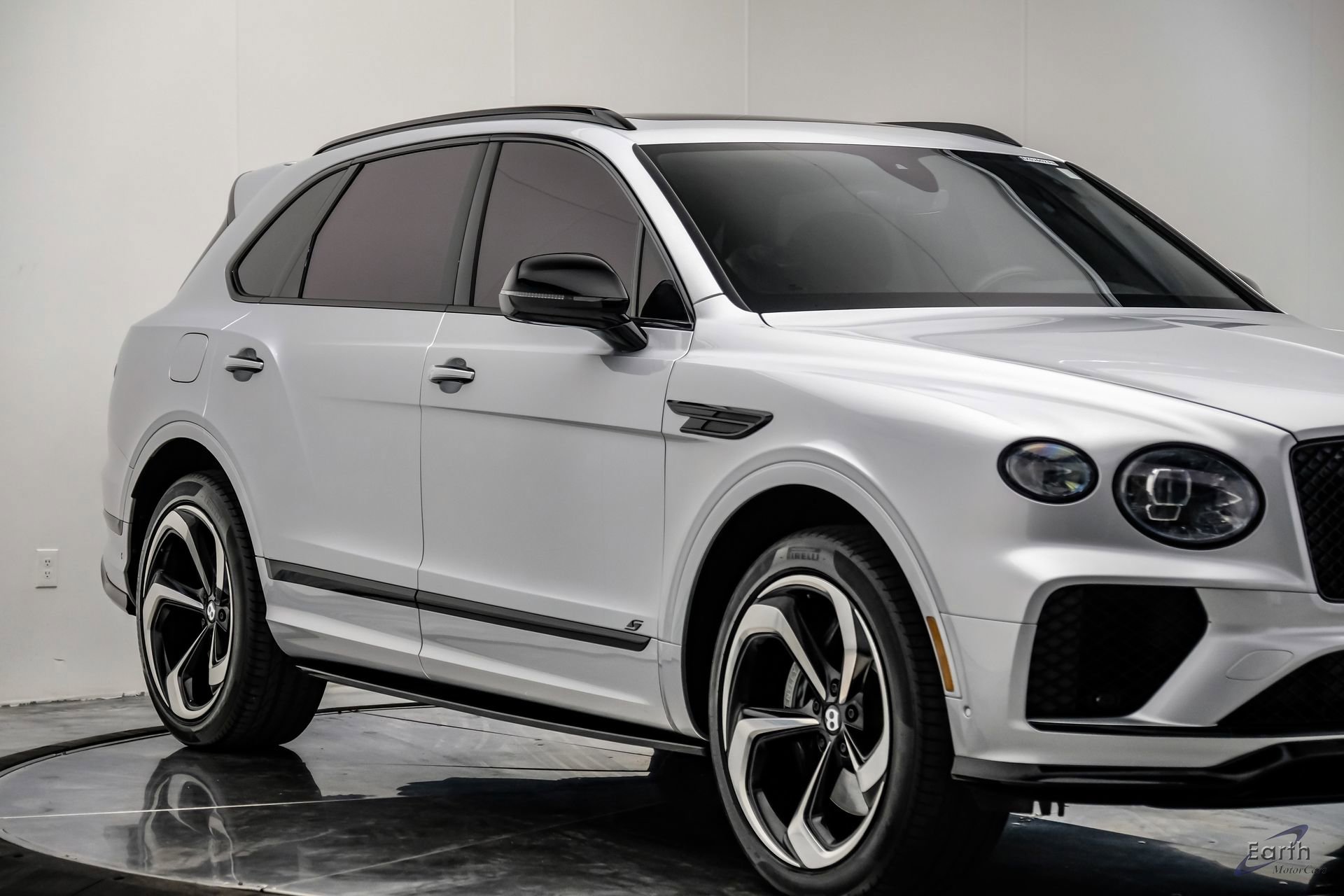 Used 2022 Bentley Bentayga AWD/4WD image 25