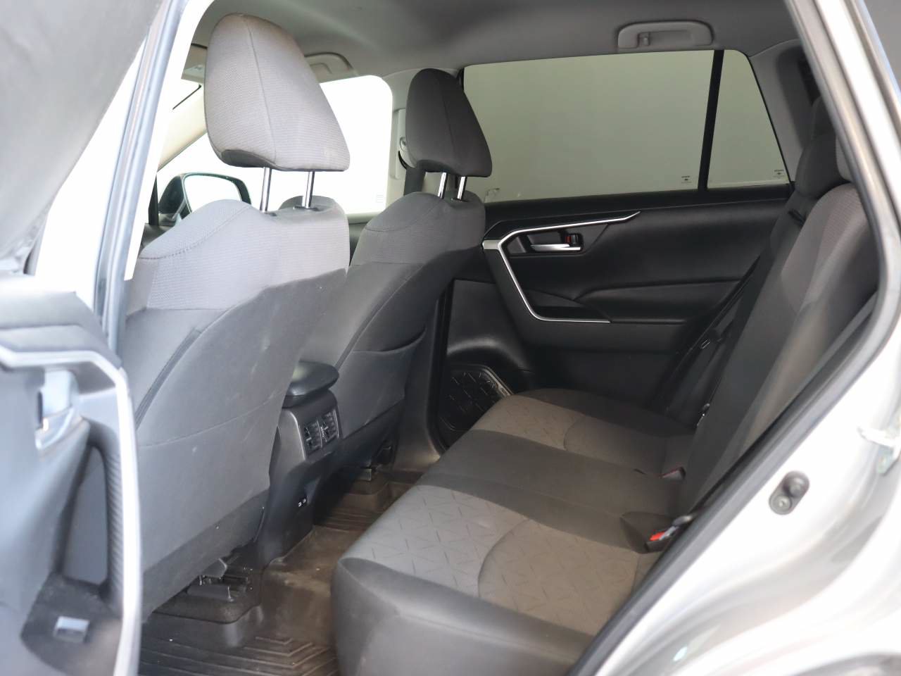 Used 2023 Toyota RAV4 XLE AWD/4WD image 15