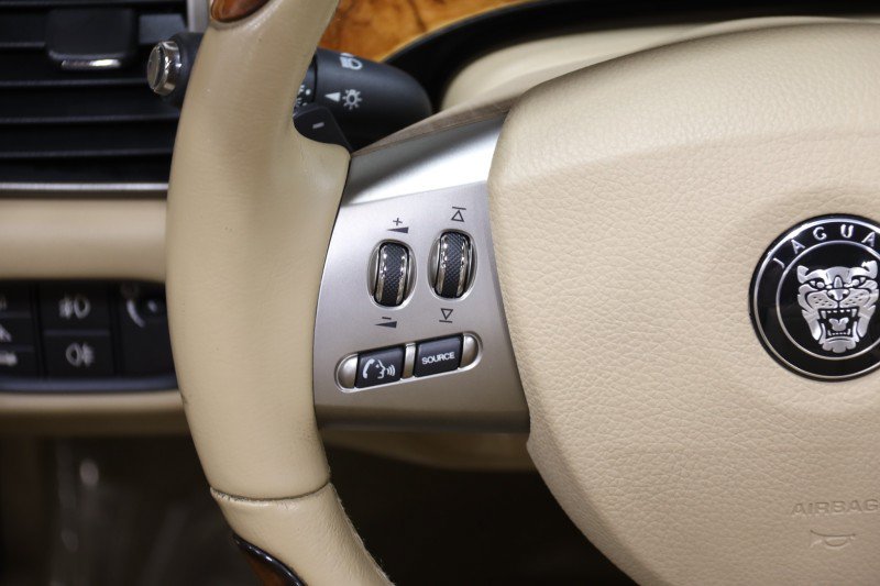Used 2007 Jaguar XK Convertible RWD image 48