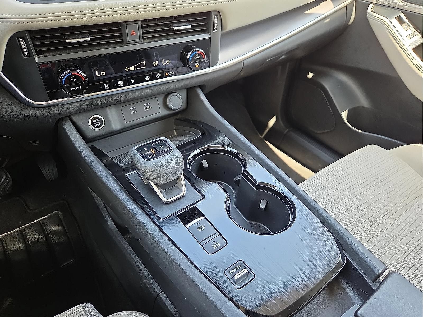 Used 2023 Nissan Rogue SV FWD image 25