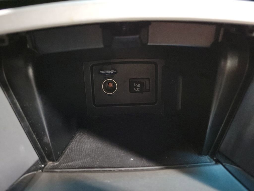 Used 2010 Toyota Camry LE image 16