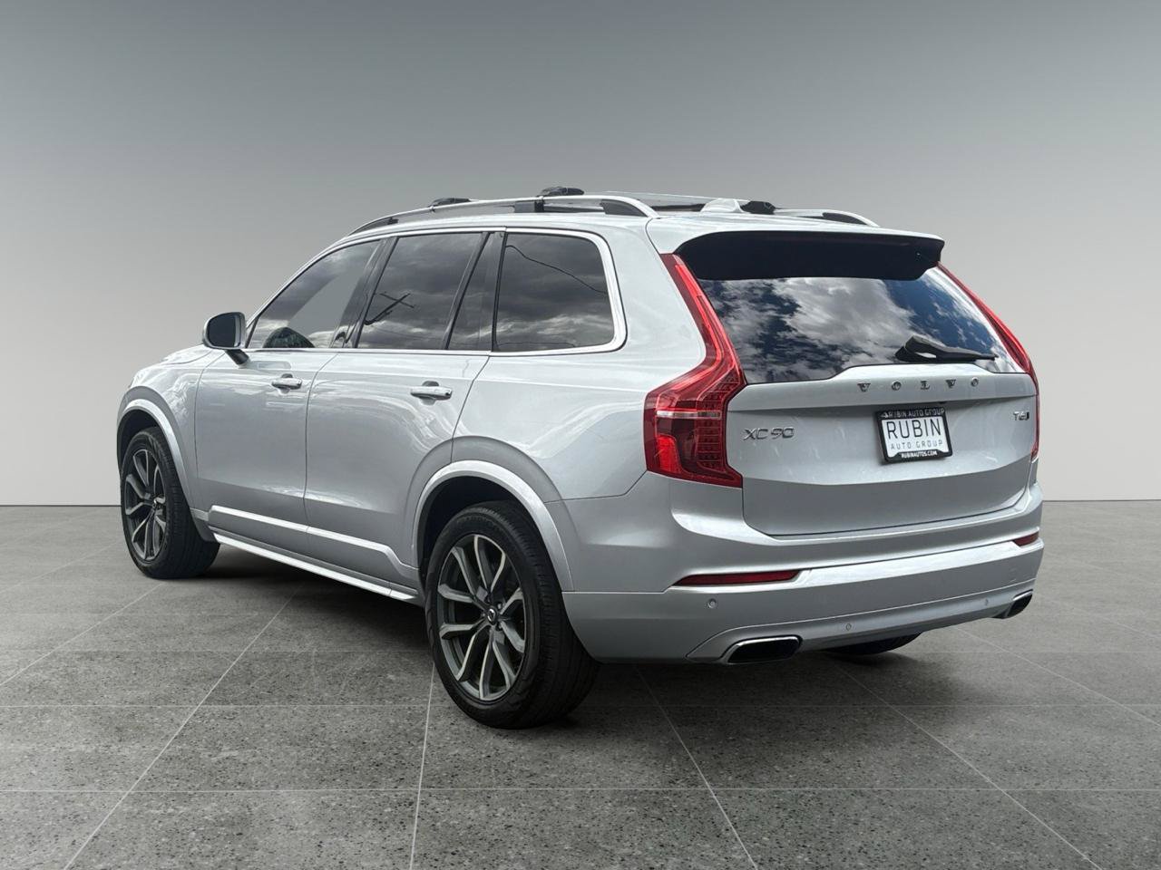 Used 2017 Volvo XC90 T6 Momentum w/ Vision Package AWD/4WD image 4