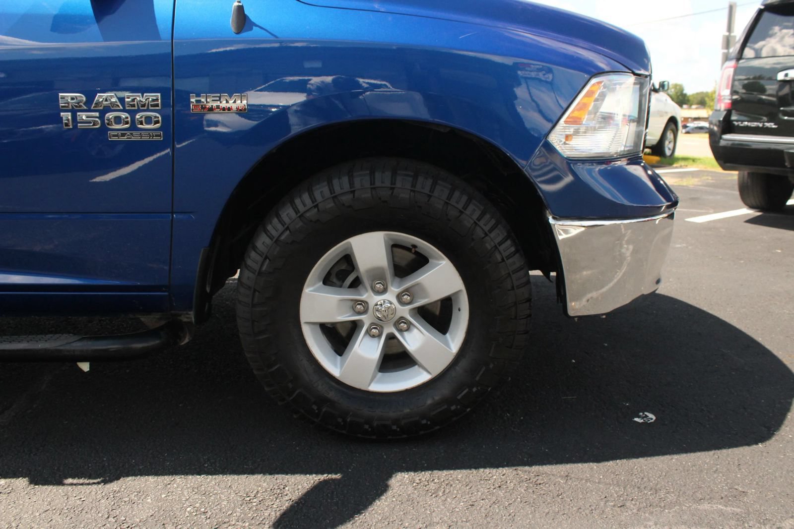 Used 2019 RAM 1500 Classic SLT w/ Luxury Group AWD/4WD image 11