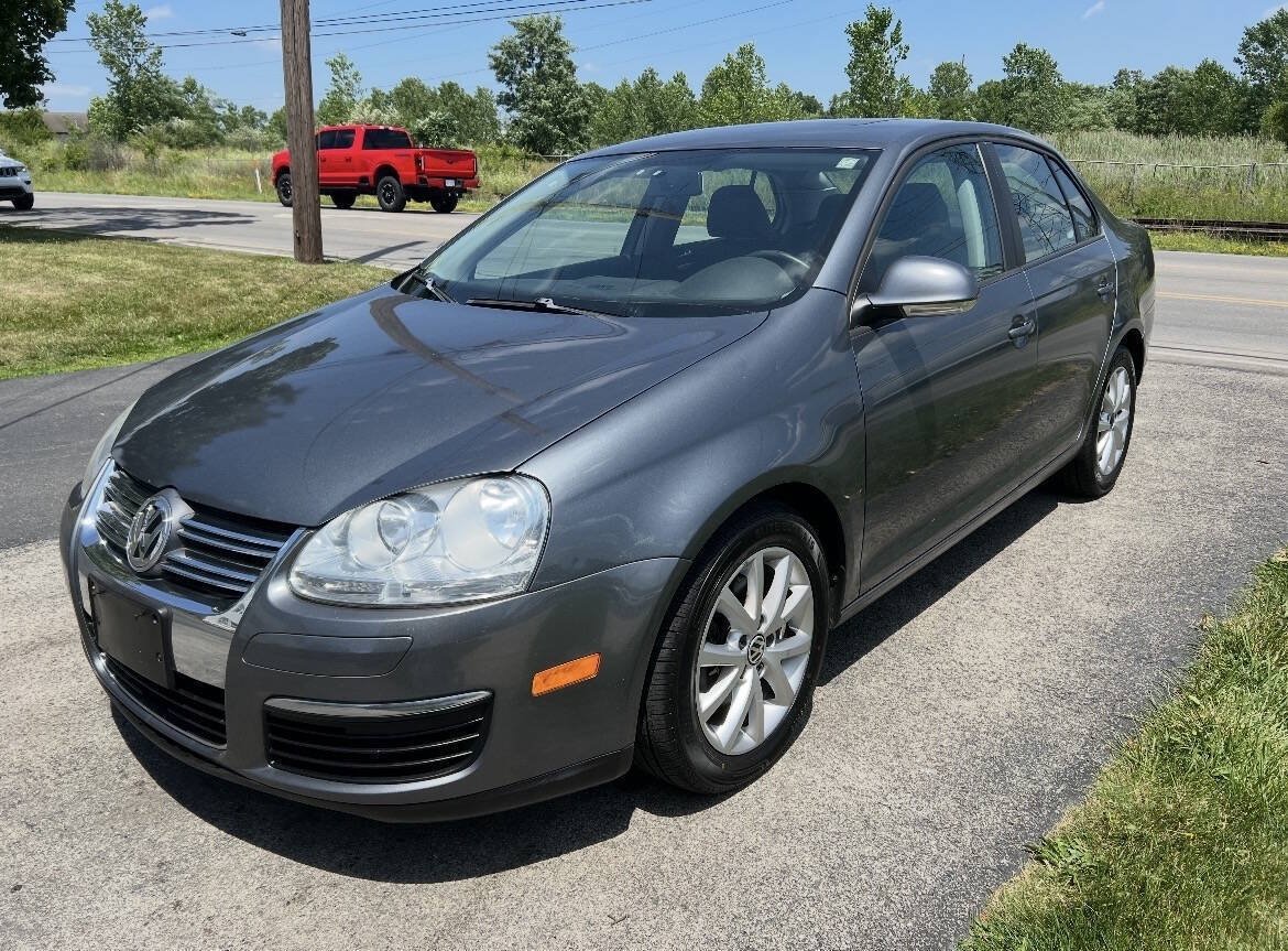 Used 2010 Volkswagen Jetta SE FWD image 3