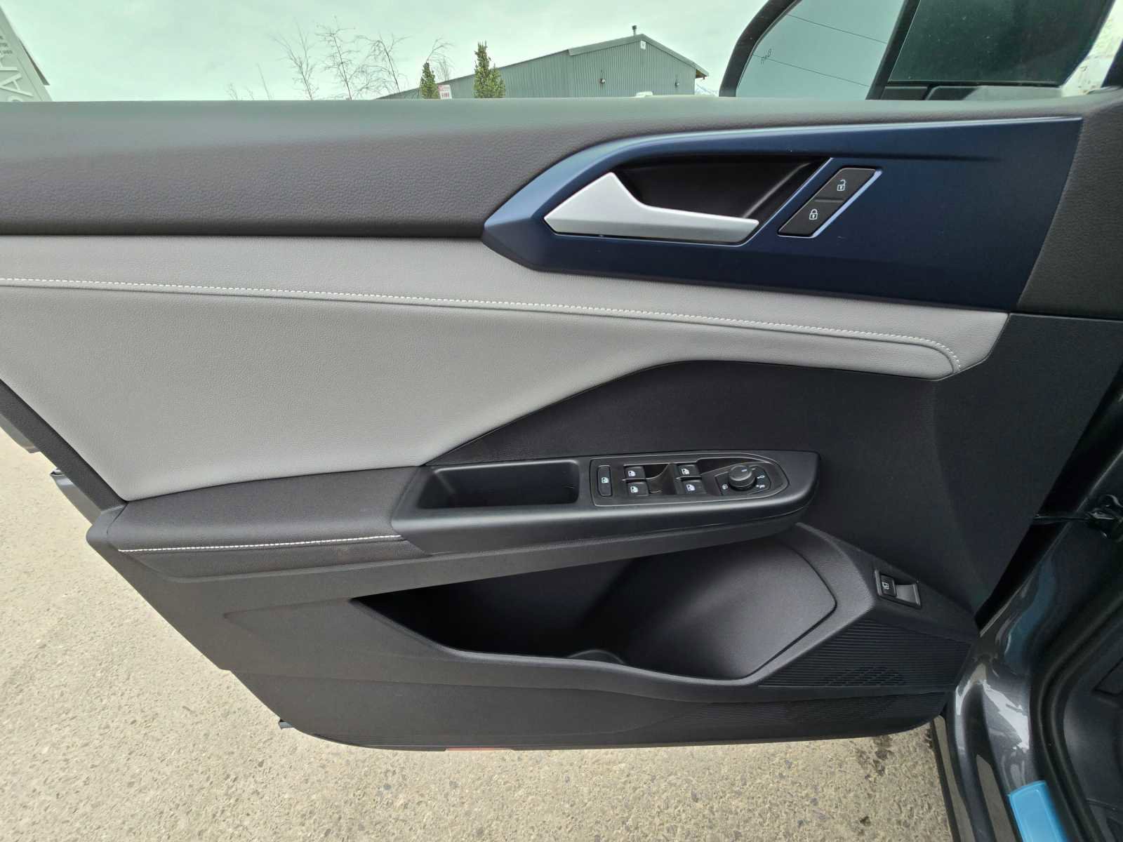 New 2024 Volkswagen Taos SE image 24