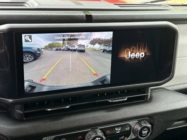 Used 2025 Jeep Gladiator Sport AWD/4WD image 14