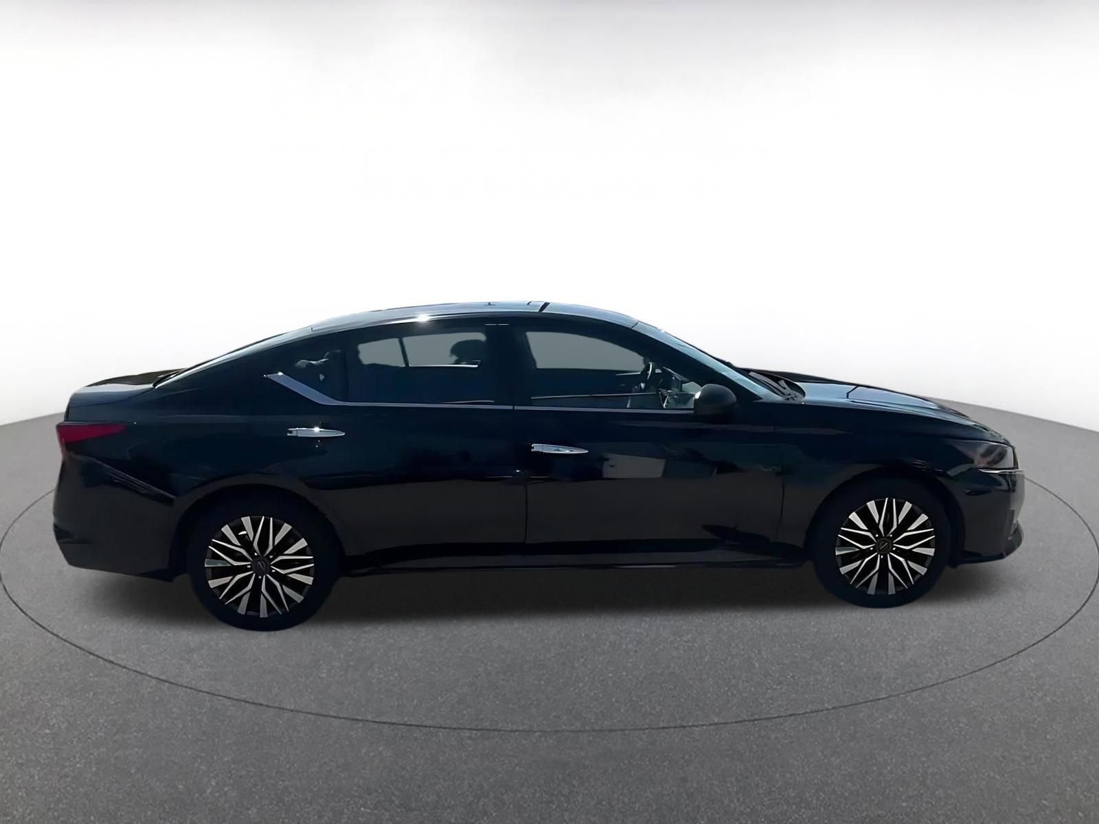 Used 2025 Nissan Altima 2.5 SV FWD image 16