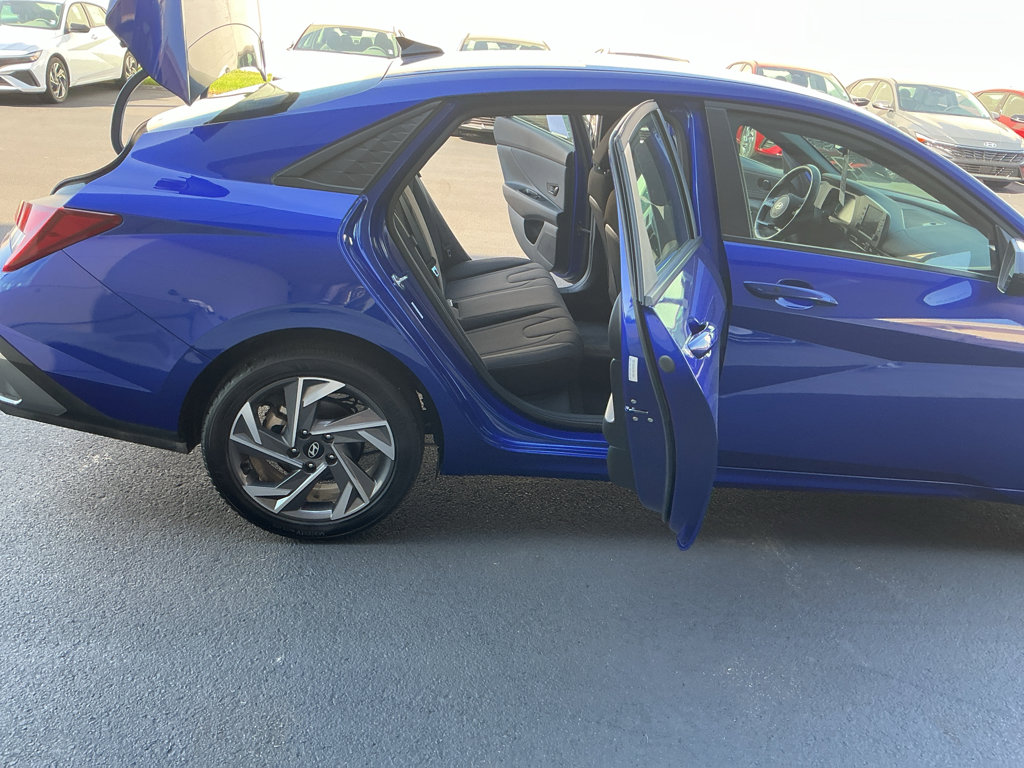 Used 2025 Hyundai Elantra Sport image 15