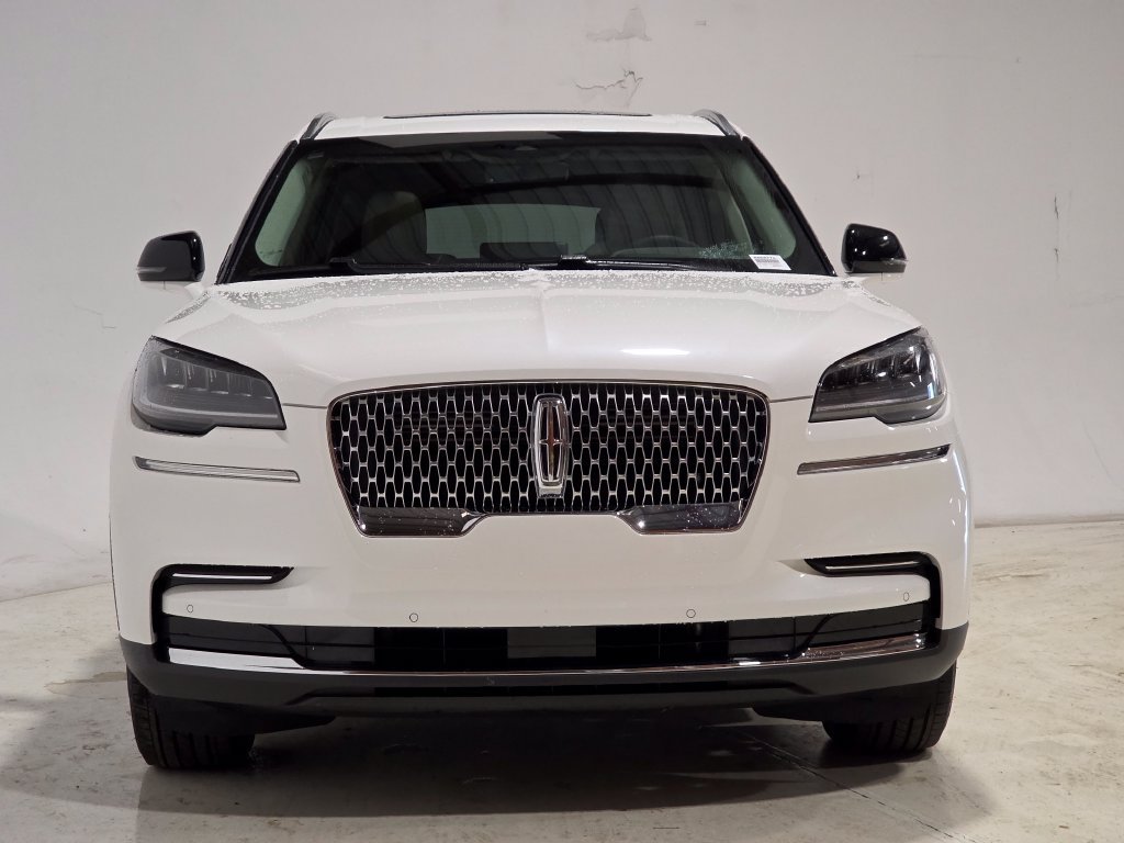 Used 2024 Lincoln Aviator AWD w/ Premium Package image 2