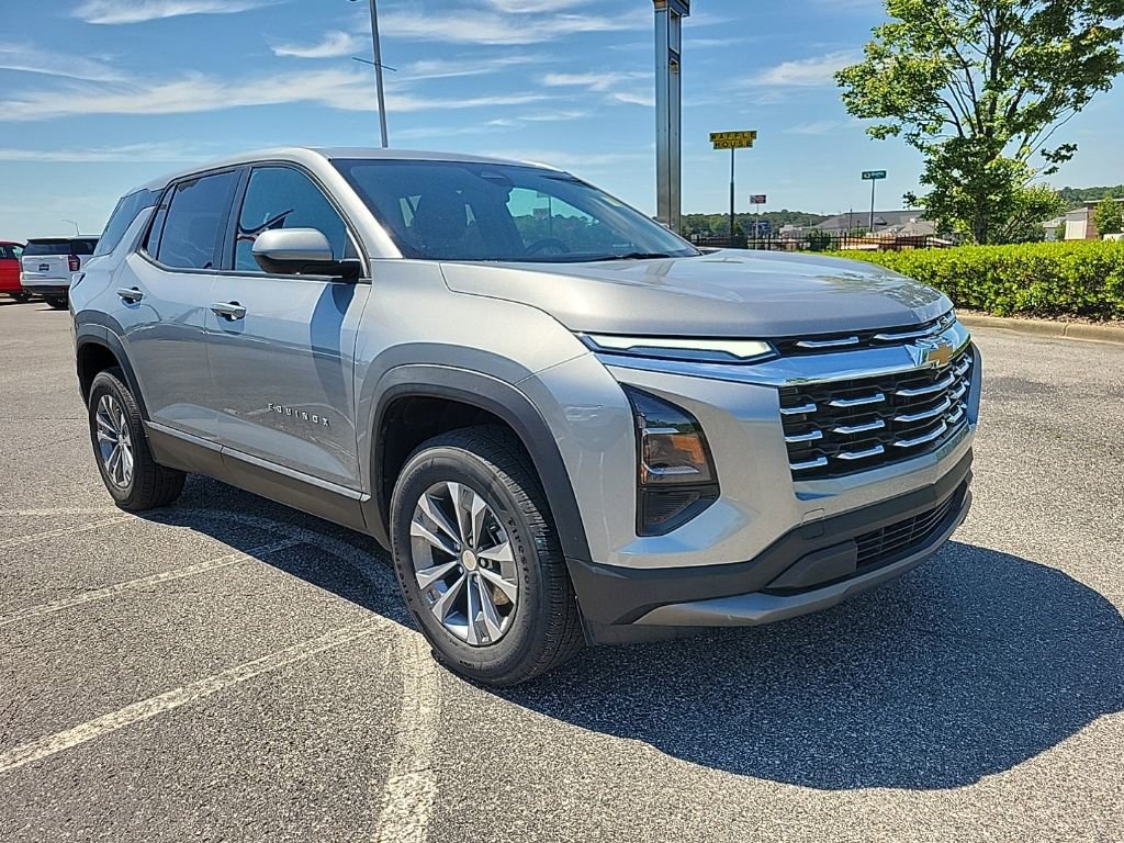 Used 2025 Chevrolet Equinox LT FWD image 3
