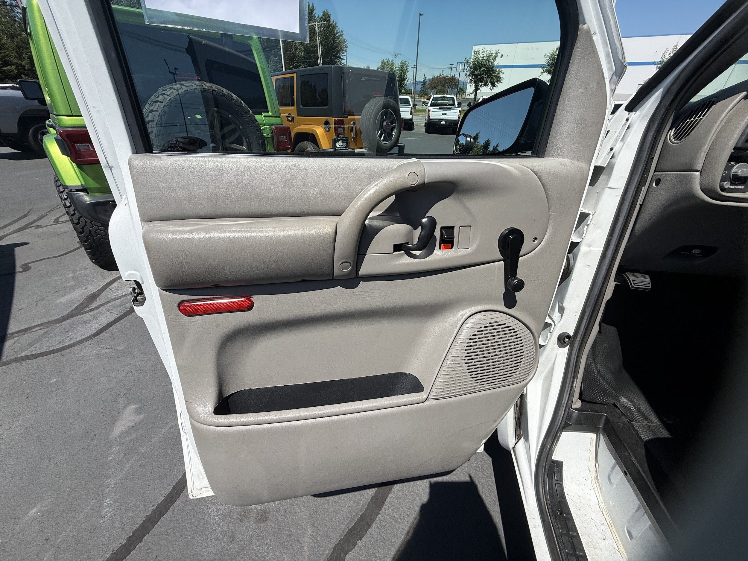 Used 2002 Chevrolet Astro RWD image 11
