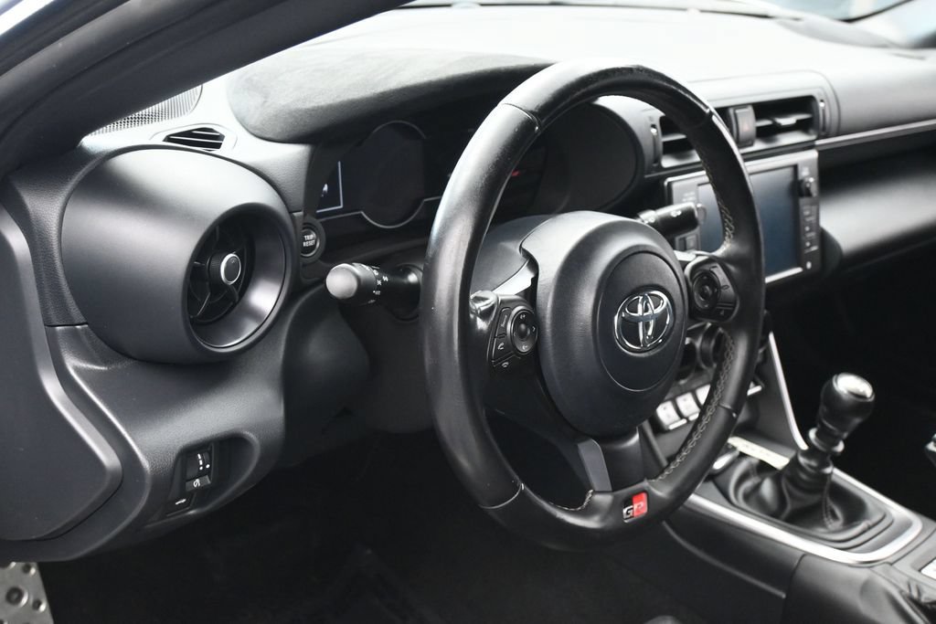 Used 2023 Toyota GR86 Premium RWD image 15