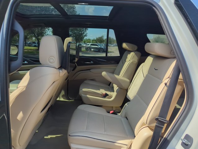 Used 2023 Cadillac Escalade Premium Luxury AWD/4WD image 18