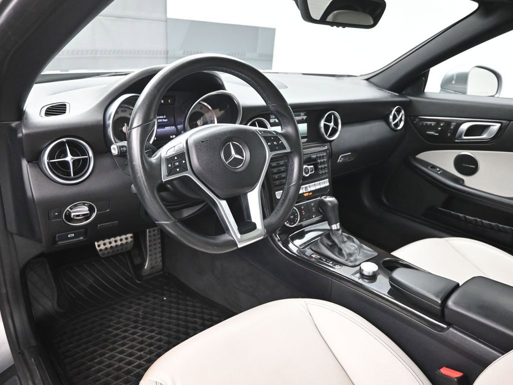 Used 2015 Mercedes-Benz SLK 250 image 11