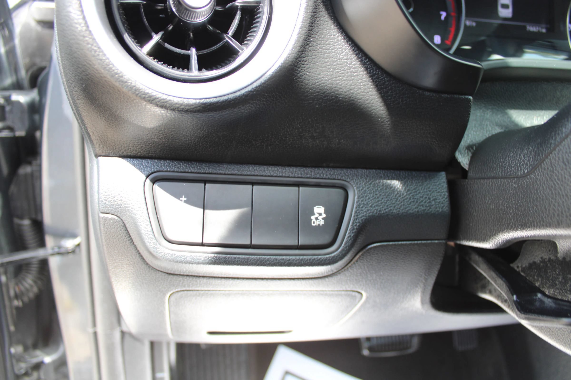 Used 2024 Kia Forte LXS FWD image 11